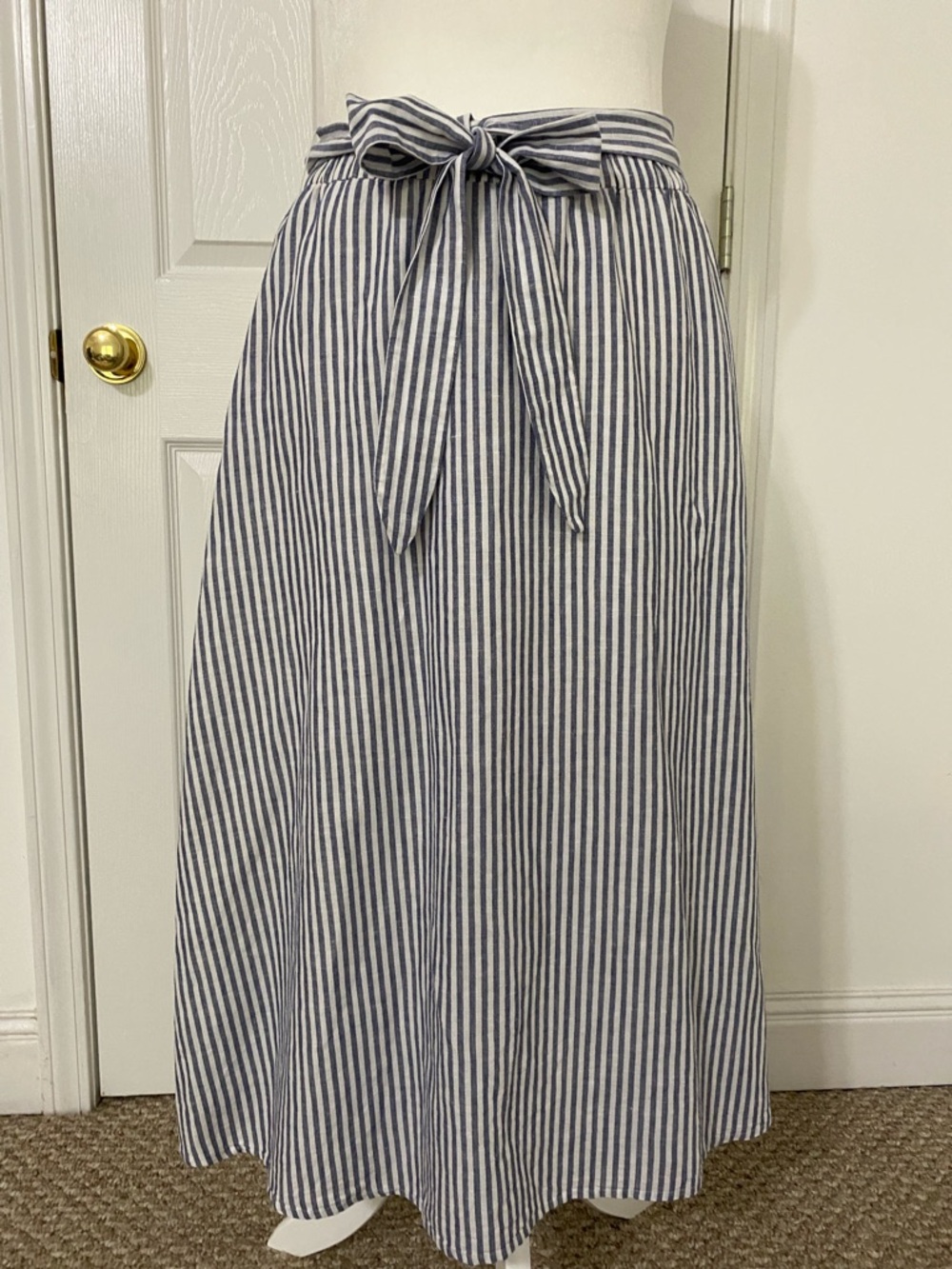 Talbots Blue and White Striped Fully Lined Skirt With Pockets and Tie Belt
